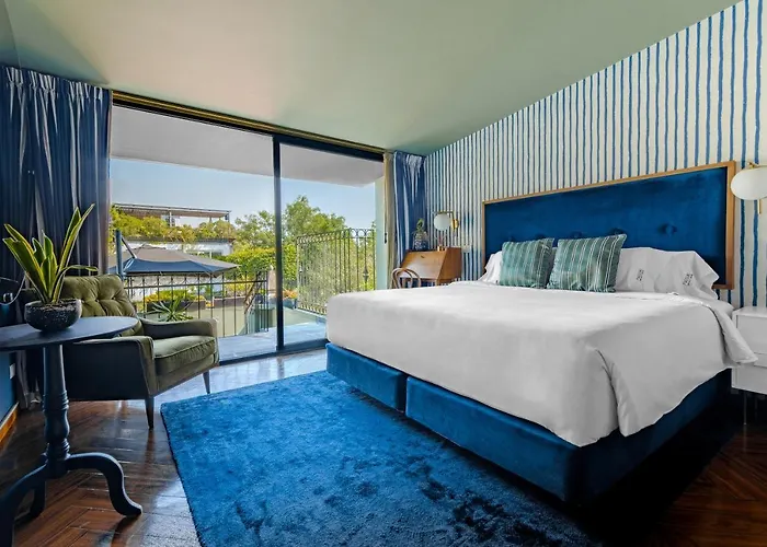 Hotel Pug Seal Polanco Anatole France 5*