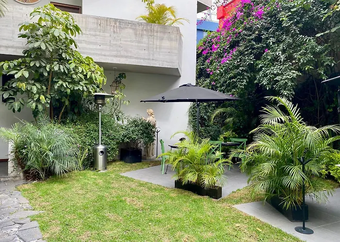 Pug Seal Polanco Anatole France Hotel 5*