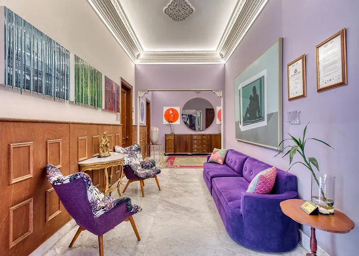 Hotel Pug Seal Polanco Anatole France