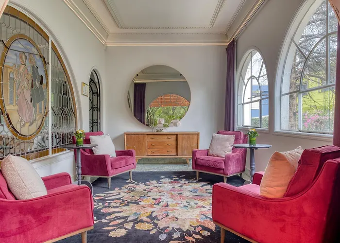 Pug Seal Polanco Anatole France Hotel 5*