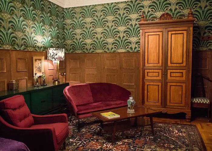 Hotel Pug Seal Polanco Anatole France 5*