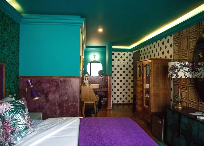 Hotel Pug Seal Polanco Anatole France 5*