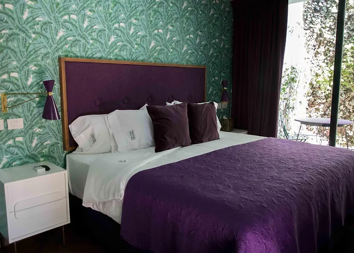 Pug Seal Polanco Anatole France Hotel 5*