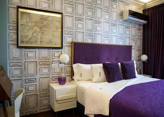Hotel Pug Seal Polanco Anatole France 5*