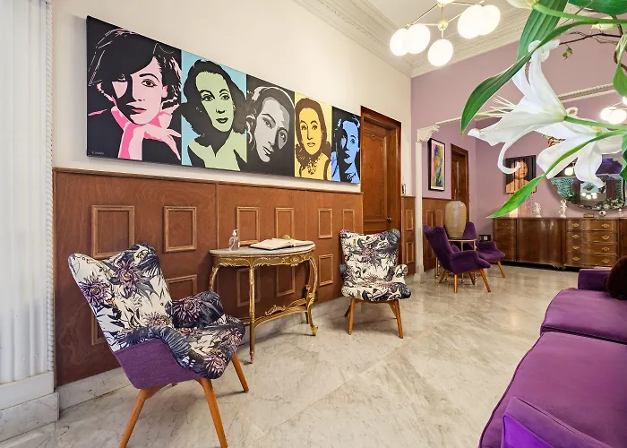 Hotel Pug Seal Polanco Anatole France