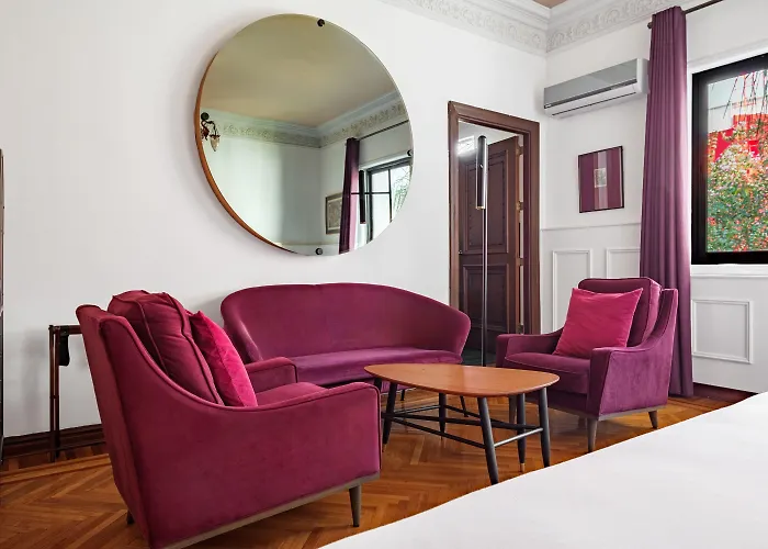 Hotel Pug Seal Polanco Anatole France 5*
