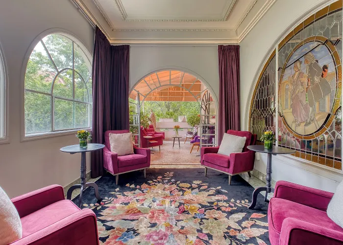 Hotel Pug Seal Polanco Anatole France 5*